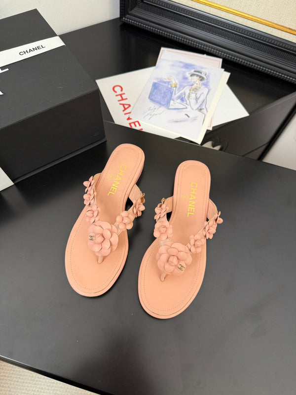 Ciabatte infradito a fiori CC 25 in pelle di vacchetta rosa 233418