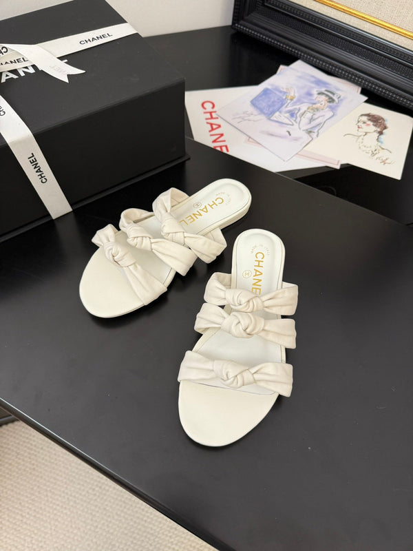 CC 25C Mules a tre cinturini in pelle di agnello bianca 233558