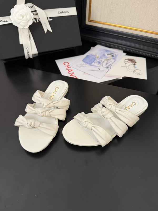 CC 25C Mules a tre cinturini in pelle di agnello bianca 233558