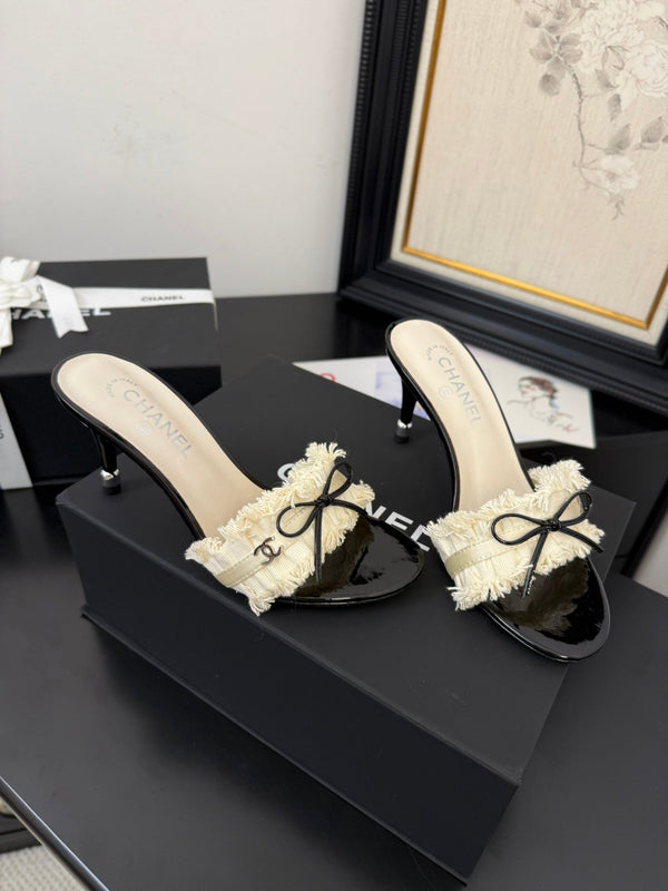 cc25 sandalo con fiocco e volant tacco 90mm nero grosgrain tela bianca 233585