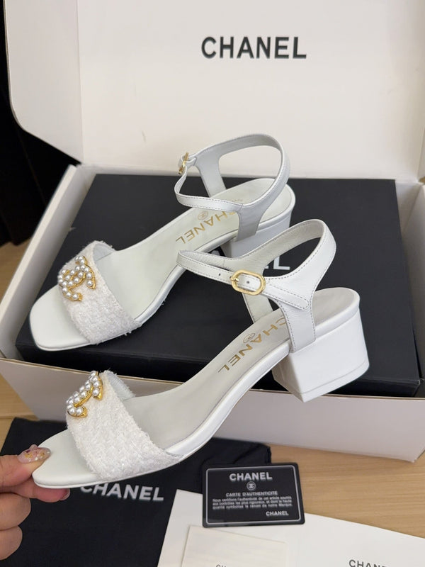 CC 25 Logo With Pearl High Heels 40 Sandals White Tweed And Sheepskin Square Toe 277710