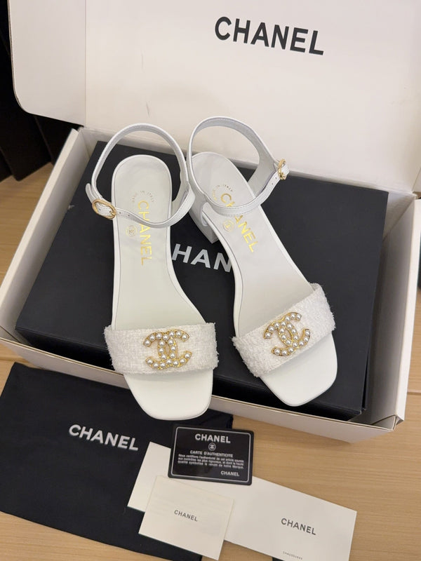 CC 25 Logo With Pearl High Heels 40 Sandals White Tweed And Sheepskin Square Toe 277710