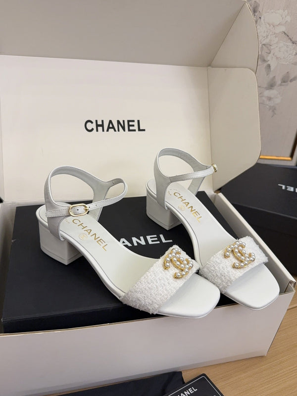 CC 25 Logo With Pearl High Heels 40 Sandals White Tweed And Sheepskin Square Toe 277710