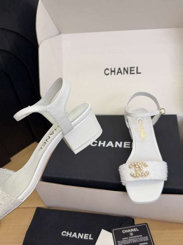 CC 25 Logo With Pearl High Heels 40 Sandals White Tweed And Sheepskin Square Toe 277710
