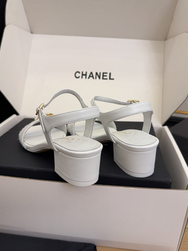 CC 25 Logo With Pearl High Heels 40 Sandals White Tweed And Sheepskin Square Toe 277710