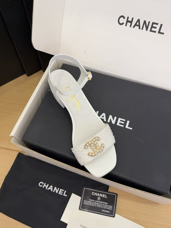 CC 25 Logo With Pearl High Heels 40 Sandals White Tweed And Sheepskin Square Toe 277710