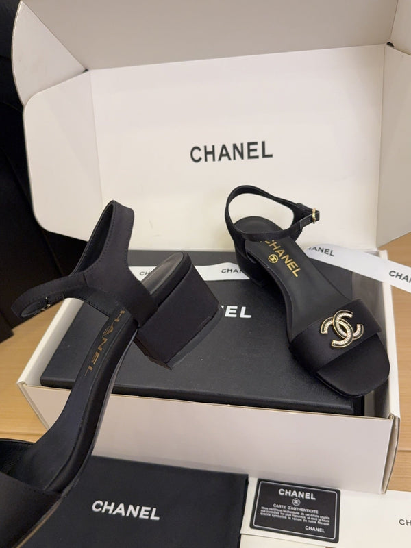 CC 25 High Heels 40 Sandals Black Satin And Sheepskin Square Toe 277714