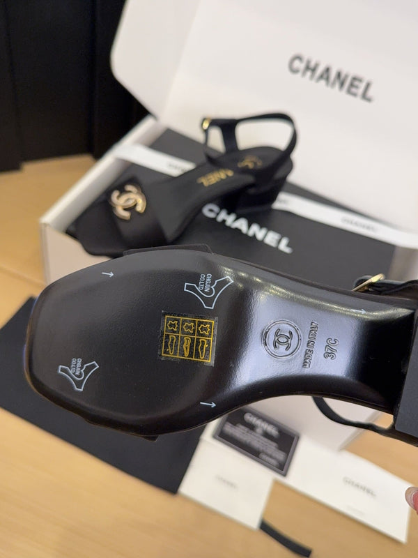 CC 25 High Heels 40 Sandals Black Satin And Sheepskin Square Toe 277714