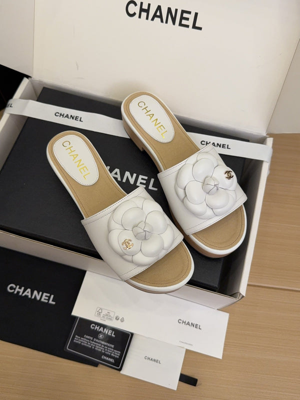 CC 25 Camellia Mule 40 White Beige Leather 277716