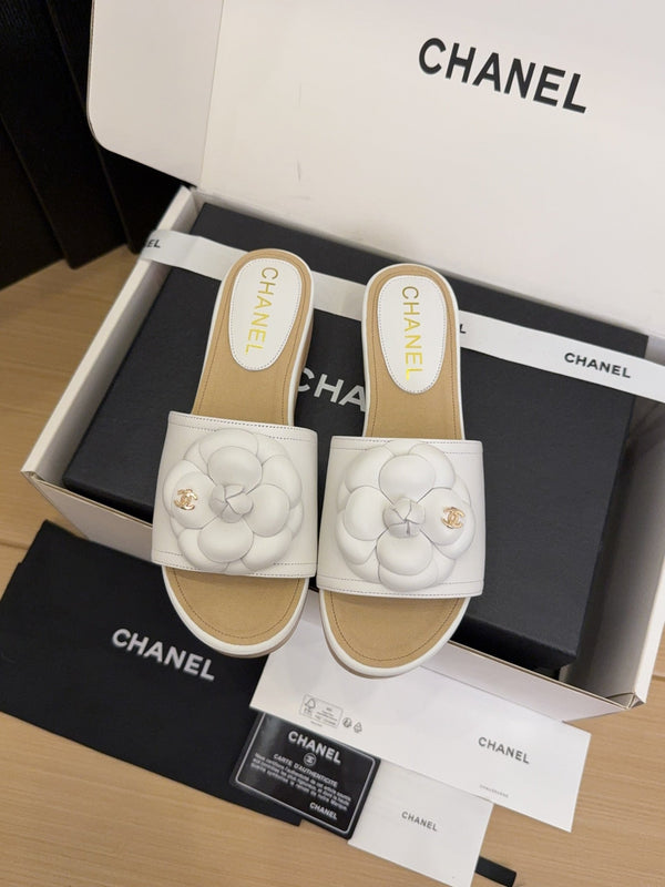 CC 25 Camellia Mule 40 White Beige Leather 277716