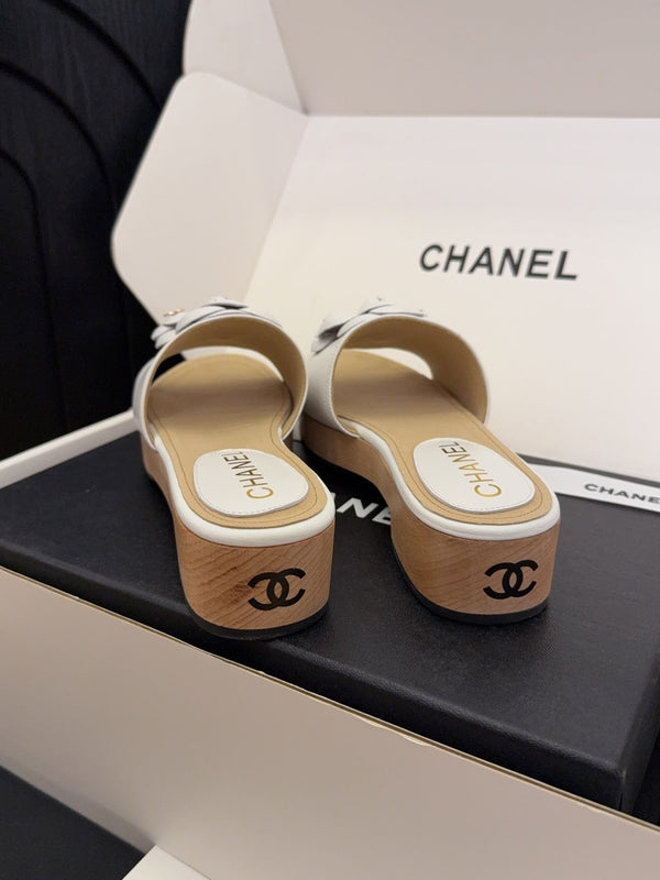 CC 25 Camellia Mule 40 White Beige Leather 277716