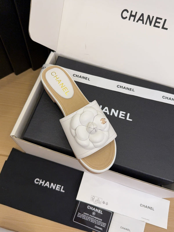 CC 25 Camellia Mule 40 White Beige Leather 277716