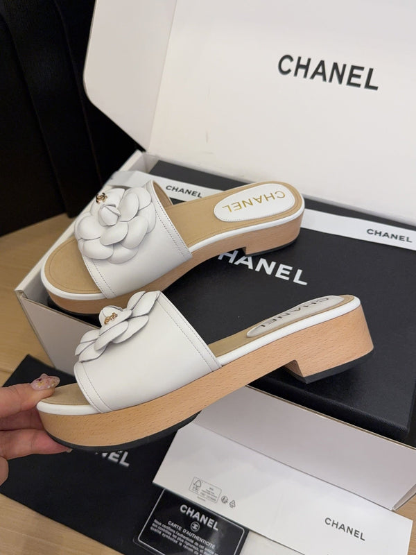 CC 25 Camellia Mule 40 White Beige Leather 277716