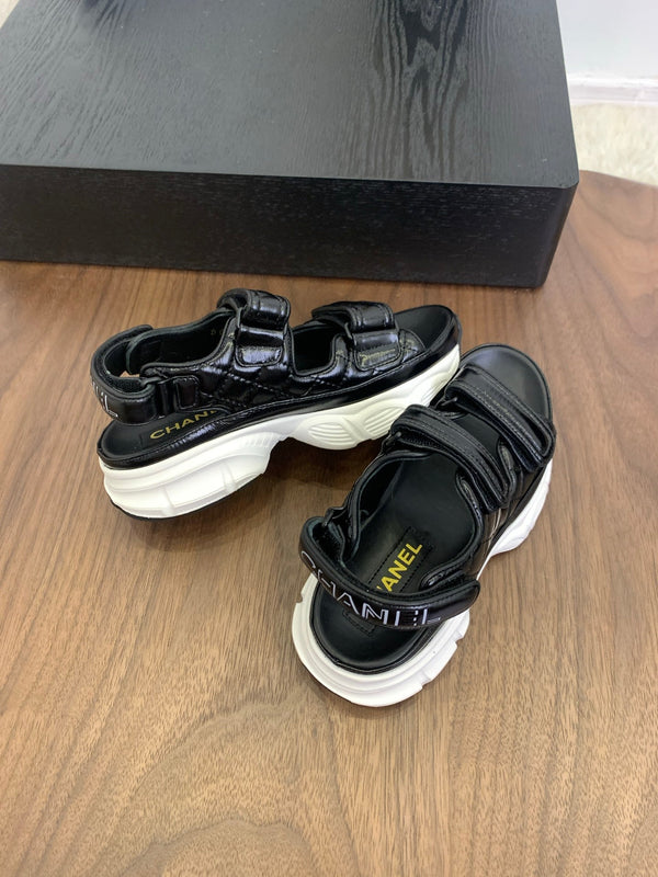 CC Toe Sandals Black With White Patent Leather 299544