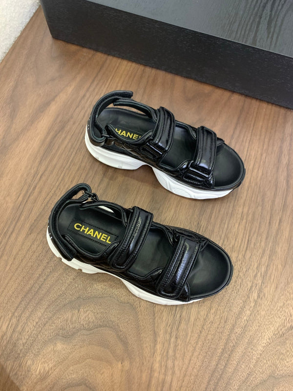 CC Toe Sandals Black With White Patent Leather 299544