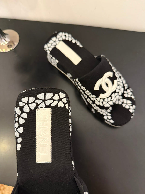 CC 25 Flower Slippers Black Fabric 330771