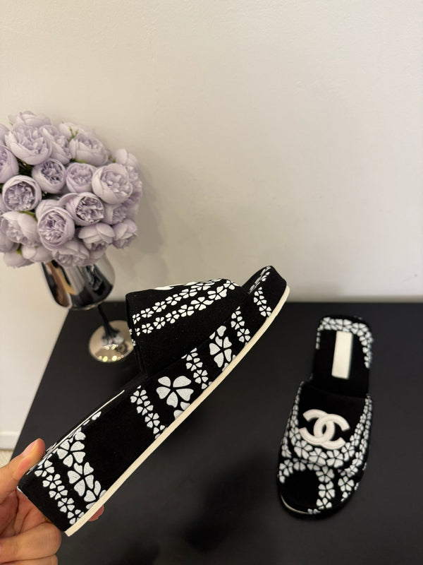 CC 25 Flower Slippers Black Fabric 330771