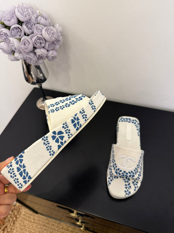 CC 25 Flower Slippers White Blue Fabric 330772