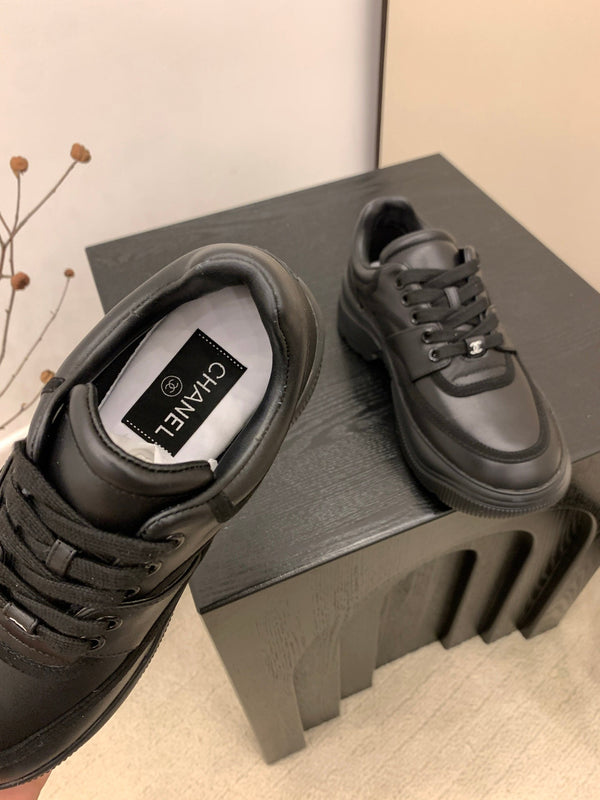 CC Alexander McQueen Sneakers Black Mmooth Calfskin 537189