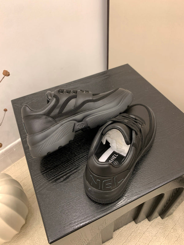 CC Alexander McQueen Sneakers Black Mmooth Calfskin 537189