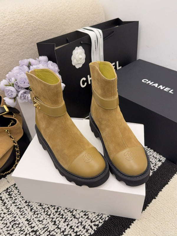 Botte CC 26 avec semelle crantée en cuir suédé marron noir 588679