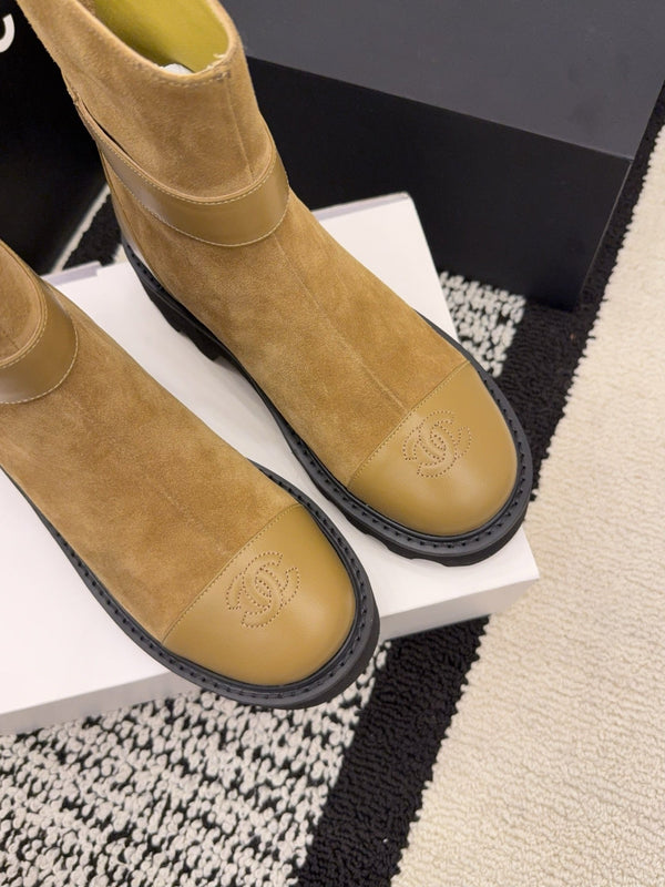 Botte CC 26 avec semelle crantée en cuir suédé marron noir 588679