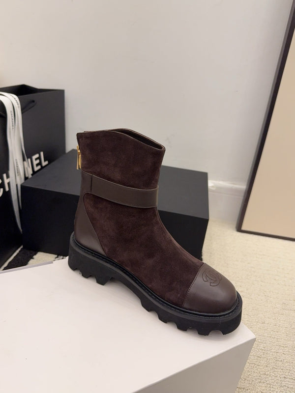 Bottes CC 26 avec semelle crantée en cuir suédé marron chocolat et noir 588680