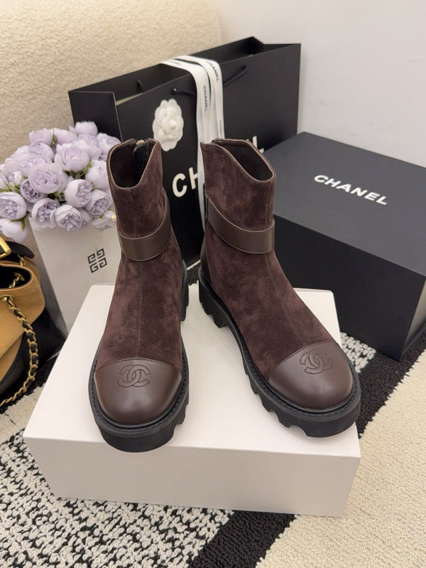 Bottes CC 26 avec semelle crantée en cuir suédé marron chocolat et noir 588680