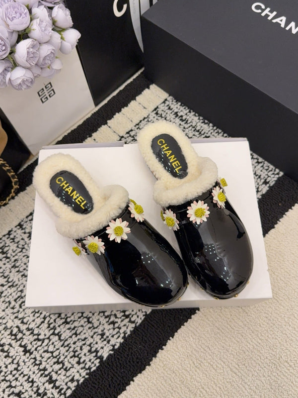 CC 26 Chaussons doublés en peau de mouton Daisy Cuir verni noir 588695