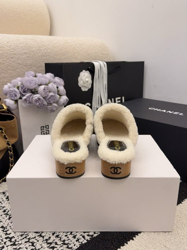 CC 26 Chaussons doublés en peau de mouton Daisy Cuir verni noir 588695