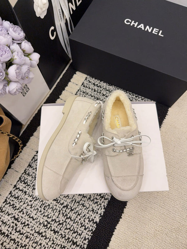 CC 26 Mocassin en Peau Lainée Beige Blanc Daim Laine 588710