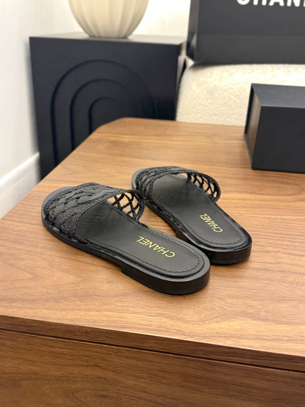 CC 26s Slippers Black Leather 850325