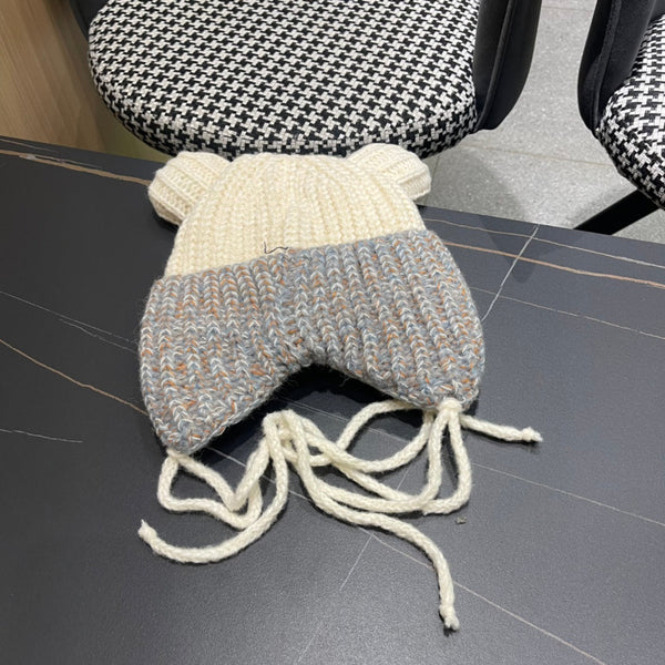 BERRETTO IN MAGLIA CON ORECCHIE CARINE IN LANA GRIGIO MISTO BIANCO 403484