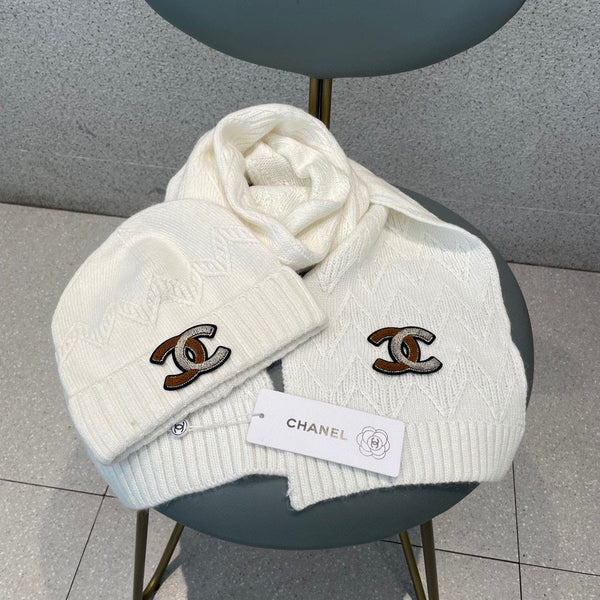 SET HAT AND SCARF IN WHITE WOOL 420824