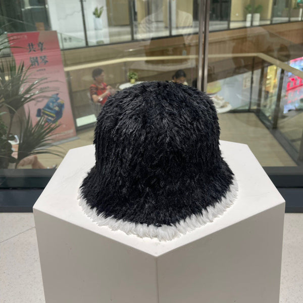 BUCKET HAT IN BLACK MIX WHITE LAMB FUR 420892