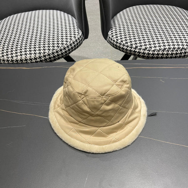 CAPPELLO A SECCHIELLO IN MAGLIA DI COTONE BEIGE E PELLICCIA DI AGNELLO 420922