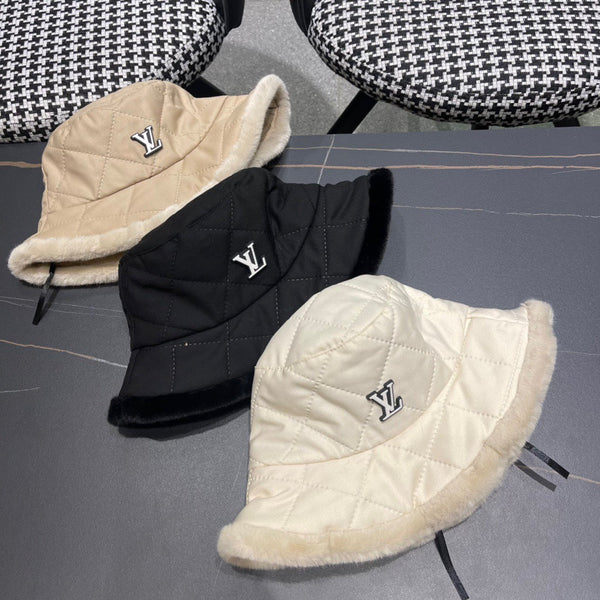 KNITTED BUCKET HAT IN BLACK COTTON AND LAMB FUR 420923