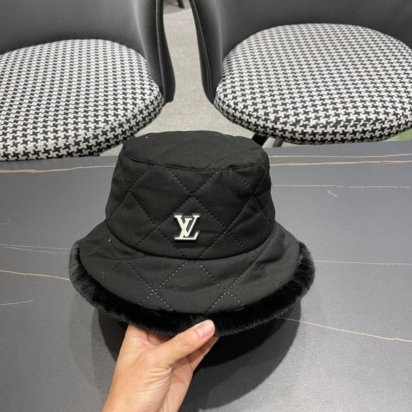 KNITTED BUCKET HAT IN BLACK COTTON AND LAMB FUR 420923