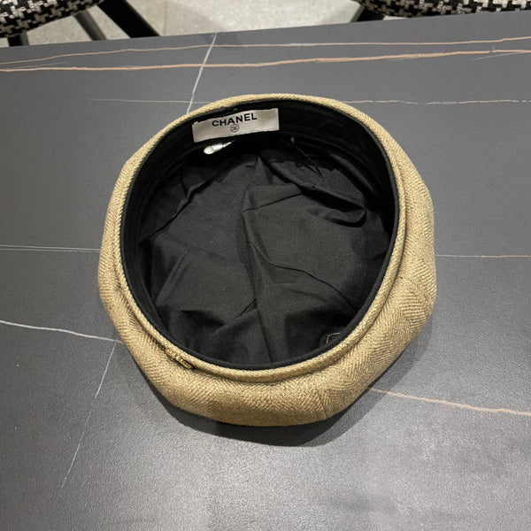 BERET HAT IN PEANUT BROWN FABRIC 420942