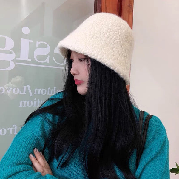 BUCKET HAT IN WHITE LAMB FUR 422035