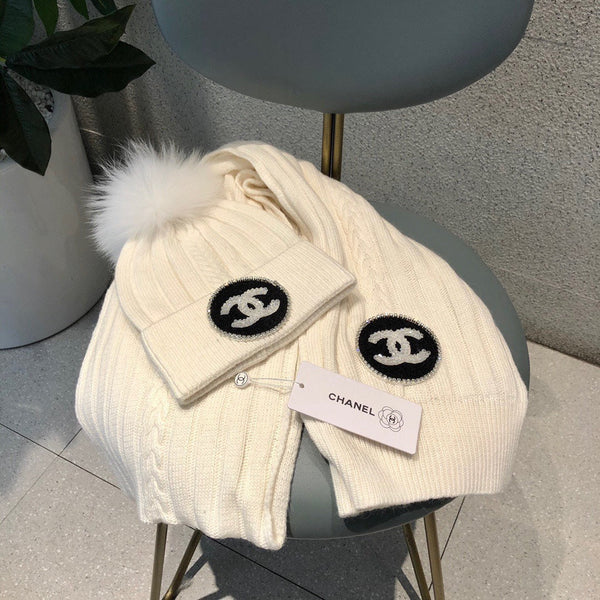 SET BEANIE HAT AND SCARF IN WHITE WOOL 424023