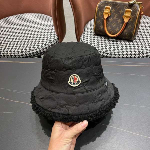 REVERSIBLE NAPPA & SHEARLING BUCKET HAT BLACK 436510