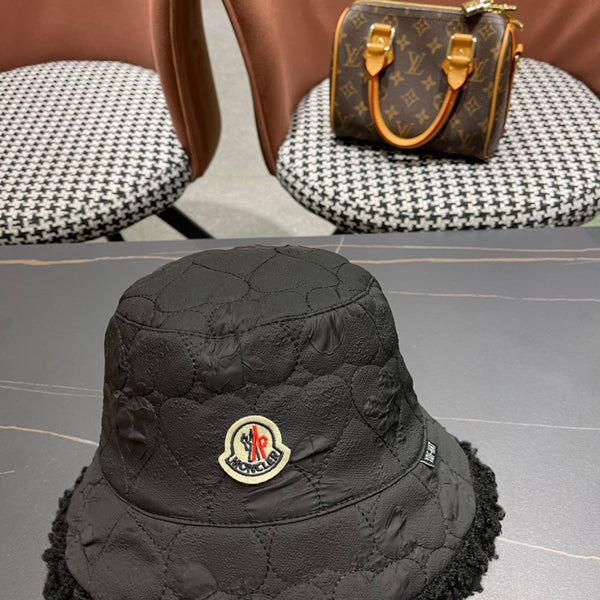 REVERSIBLE NAPPA & SHEARLING BUCKET HAT BLACK 436510