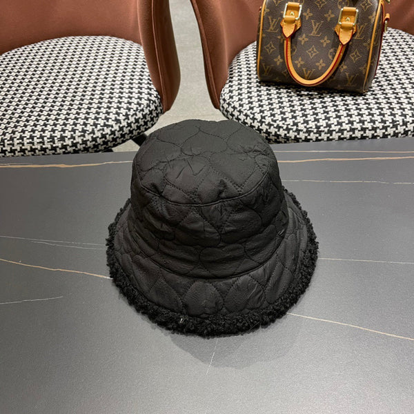 REVERSIBLE NAPPA & SHEARLING BUCKET HAT BLACK 436510