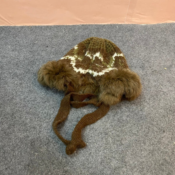 CAPPELLO IN LANA LAVORATA A MAGLIA COLORATO 436581