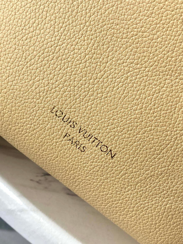 BORSA HOBO PM 28 SOTTILE IN PELLE DI VITELLO GIALLO URBANO CON FIBBIA ORO