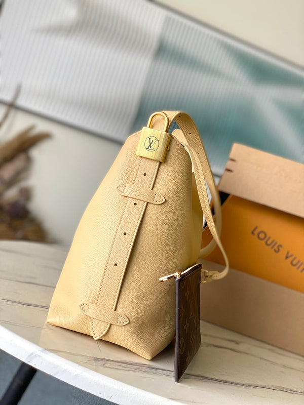 BORSA HOBO PM 28 SOTTILE IN PELLE DI VITELLO GIALLO URBANO CON FIBBIA ORO