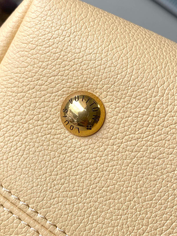 BORSA HOBO PM 28 SOTTILE IN PELLE DI VITELLO GIALLO URBANO CON FIBBIA ORO