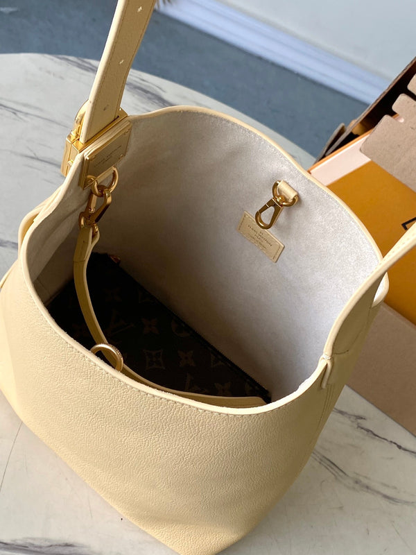 BORSA HOBO PM 28 SOTTILE IN PELLE DI VITELLO GIALLO URBANO CON FIBBIA ORO