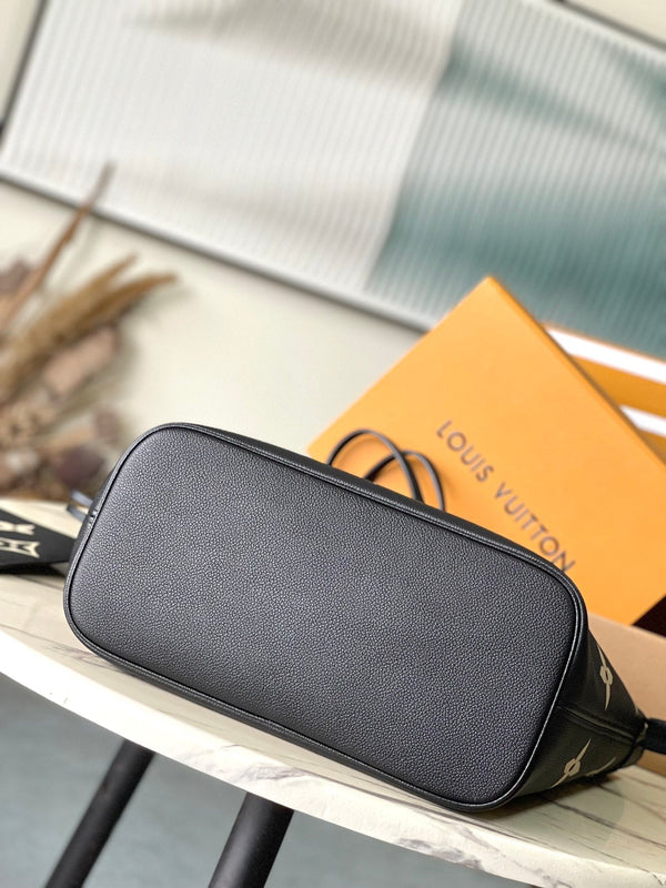 NEVERFULL MM 31 IN PELLE NERA CREMA CON STAMPA MONOGRAMMA